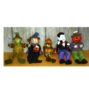 These cute shelf sitters are here to help with your Halloween Decor ! 🎃